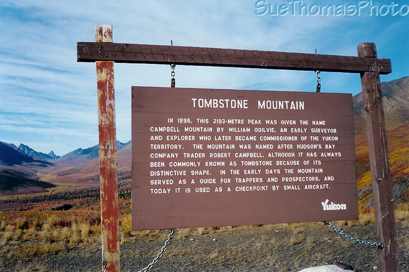 Tombstone Mountain sign, Dempster Hwy, Yukon (YT)